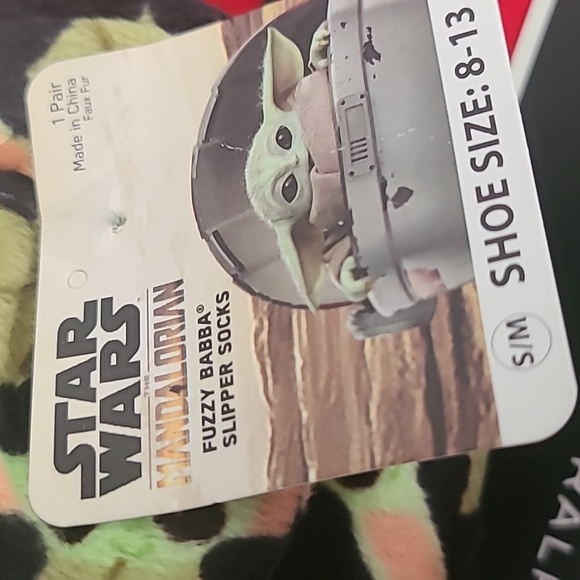 Star wars mandarolian kids fuzzy slipper socks - Picture 3 of 3
